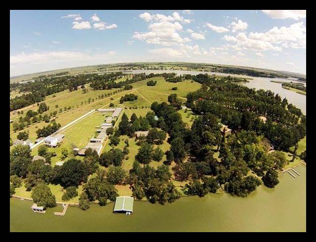 8 BEDROOM HOUSE FOR SALE IN VAN RIEBEECK PARK